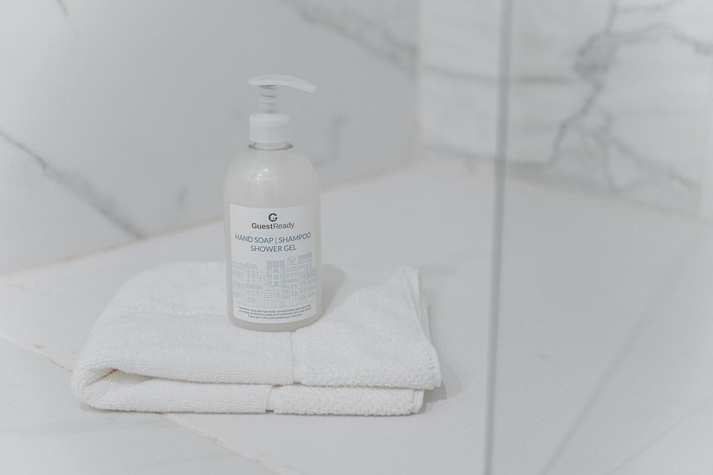 ポルトGuestready - Sleek Monochromatic In Bonfimアパートメント エクステリア 写真