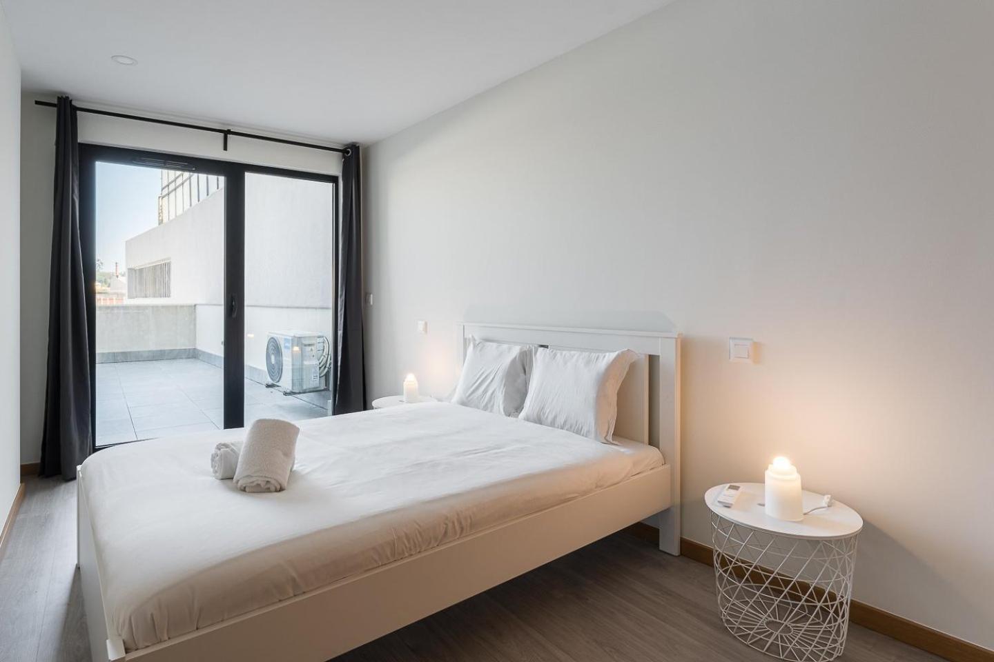 ポルトGuestready - Sleek Monochromatic In Bonfimアパートメント エクステリア 写真